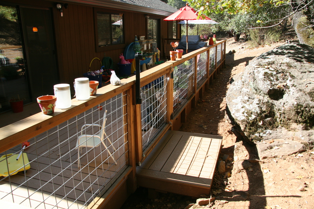 Open Feel Outdoor Deck With Hog Railing